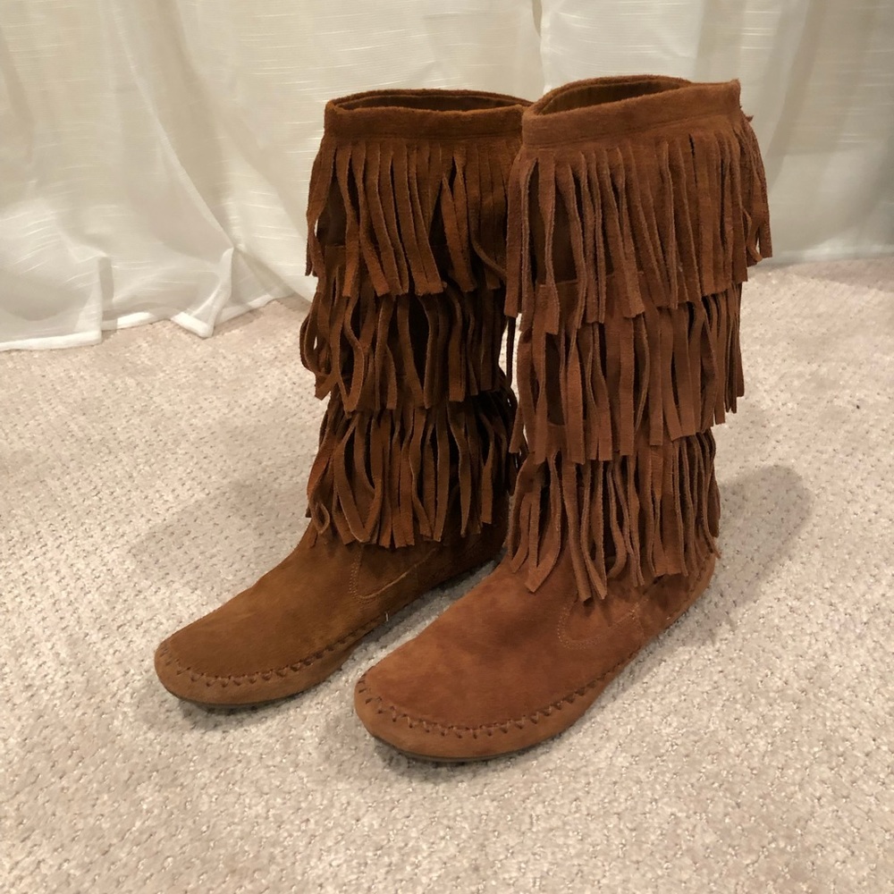 LC :: Minnetonka-like suede fringe mid-calf boots